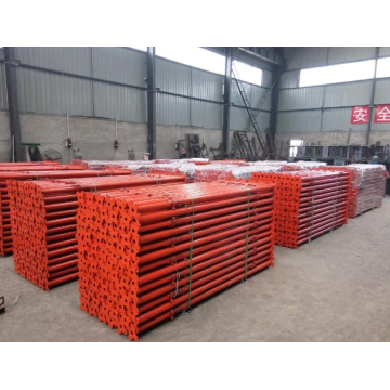Stalen steigerframe voor betonconstructie